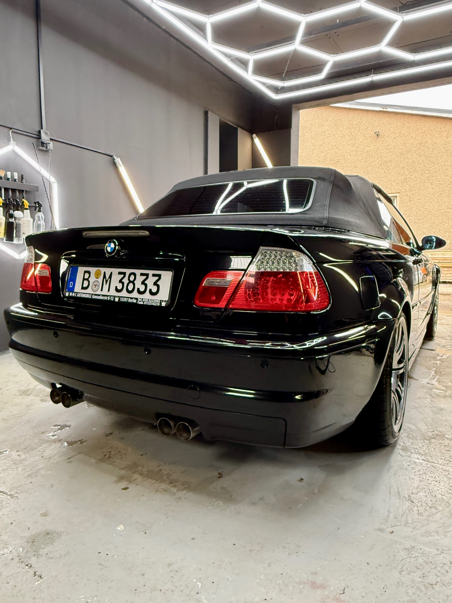 Schwarzes BMW E46 M3 Cabrio im Mr.Gloss Studio